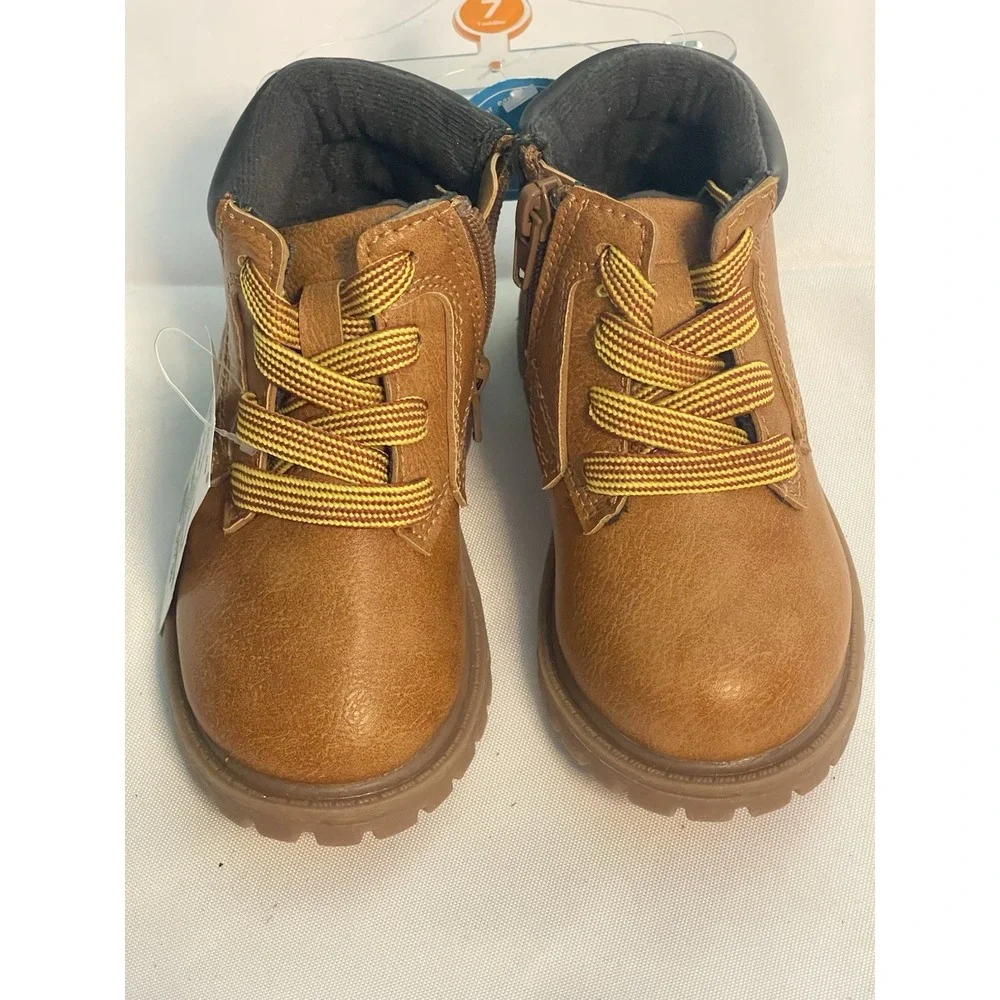 Carter's Roy Fashion Boots Size 7 New with tags no box‎ Bin3